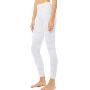 NWOT ALO Vapor Leggings XS White & Gray Camo